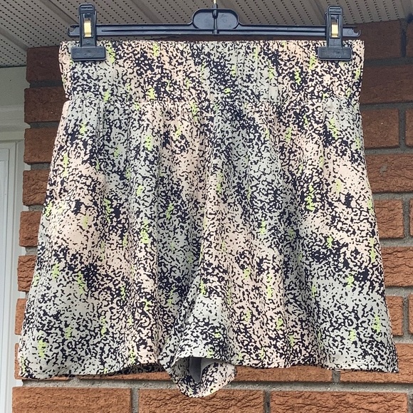 BCBGeneration High Waisted Flowy Shorts - Picture 11 of 11